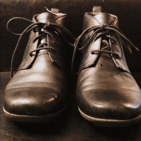 Women’s shoe - Picture 2 of 2